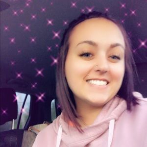 Meet your Posher, Courtney